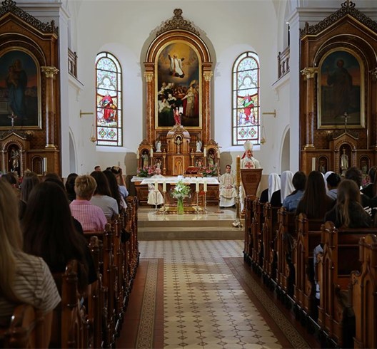 Nadbiskup Kutleša predvodio misu prigodom proslave 30 godina Ženske opće gimnazije Družbe sestara milosrdnica